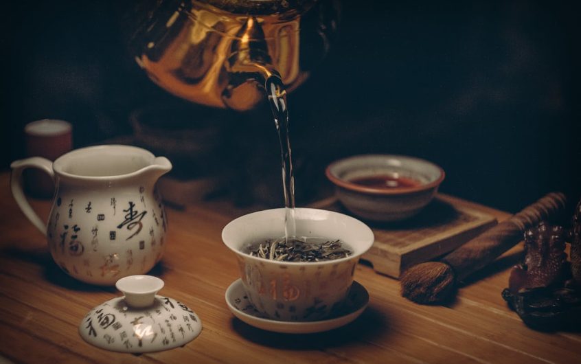 Ceaiurile naturiste: Leacuri vechi pentru probleme moderne de sănătate